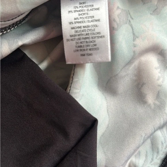 Tommy Bahama golf skort and sleeveless top size medium - Picture 5 of 6